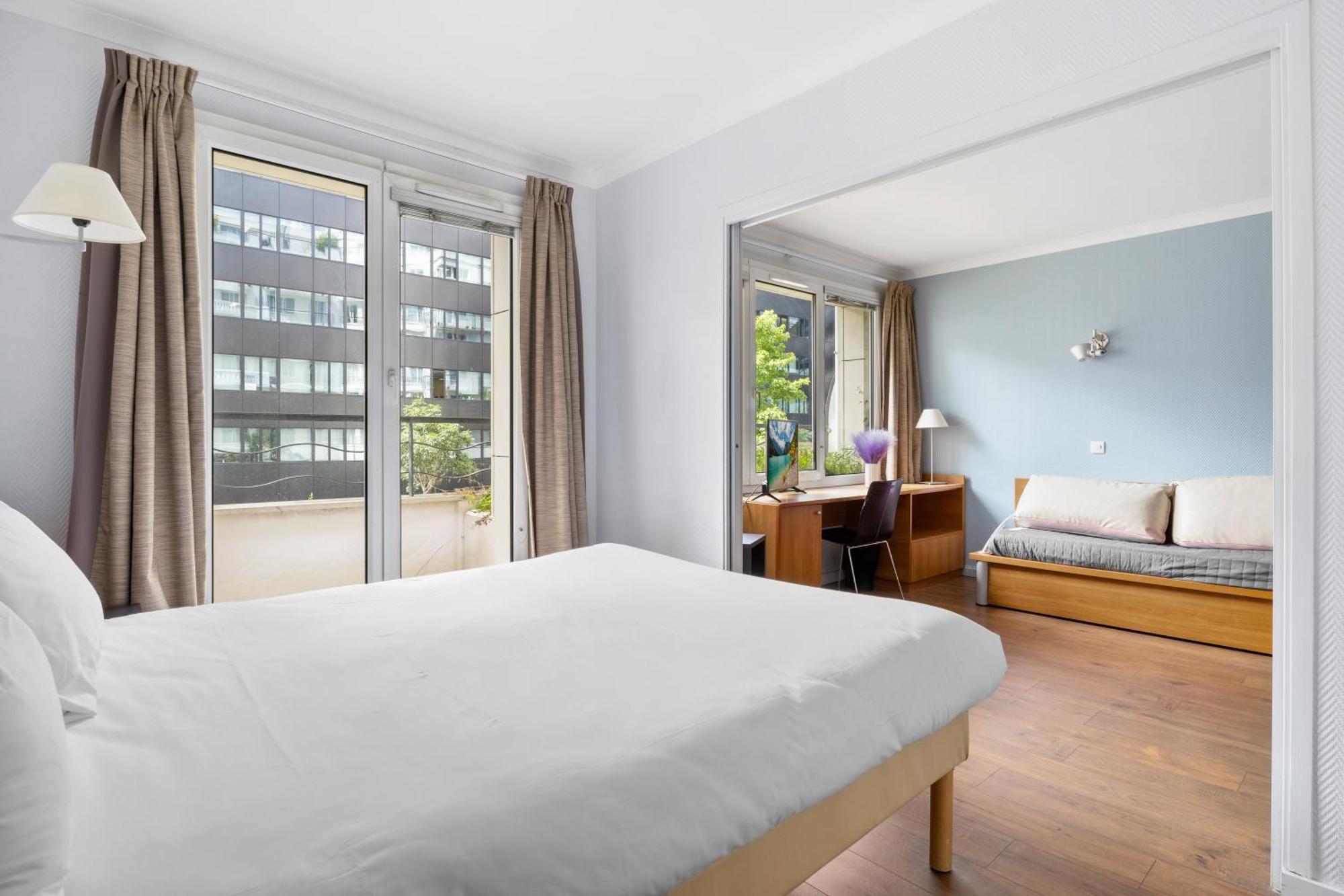 Grand Appartement Avec Balcon - Proche Parc Des Expo - Parking Privee Issy-les-Moulineaux Exterior foto